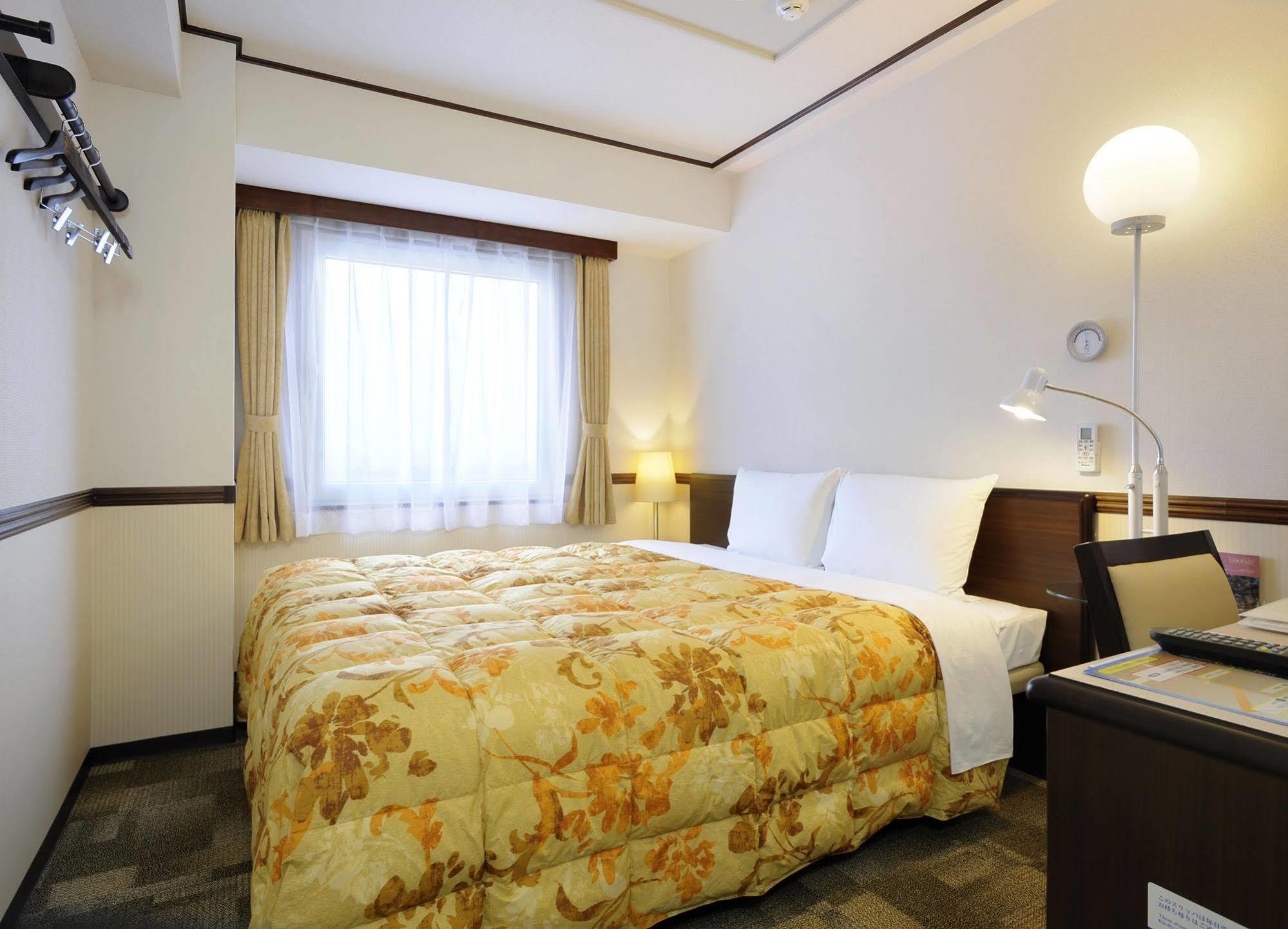 Toyoko Inn Takamatsu Hyogomachi Exterior foto